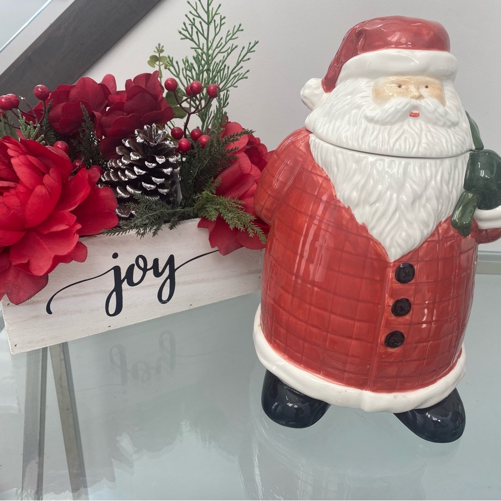 Ceramic Santa Christmas Cookie Jar
Holiday Kitchen Decor